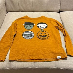 Like new, boys gap Halloween long sleeve shirt size 5